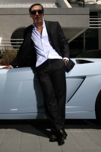 ����� ����